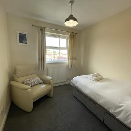 Fabulous Family In Lovely Little Stoke Holiday home