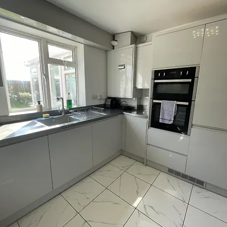 Fabulous Family In Lovely Little Stoke Holiday home *