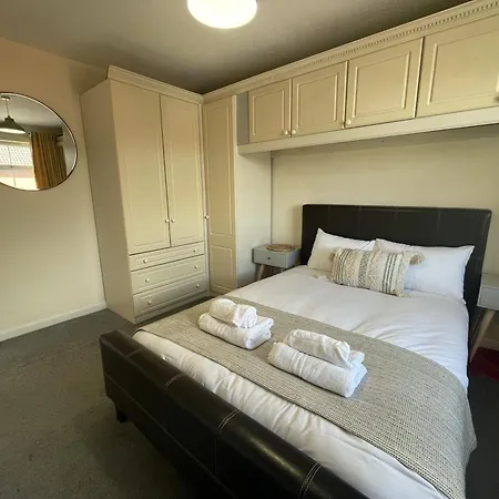 Fabulous Family In Lovely Little Stoke *