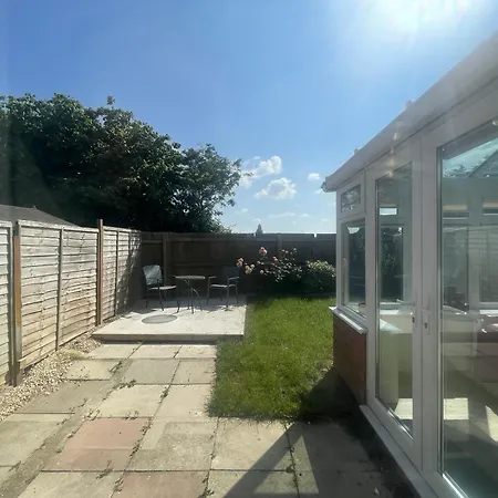 Fabulous Family In Lovely Little Stoke *