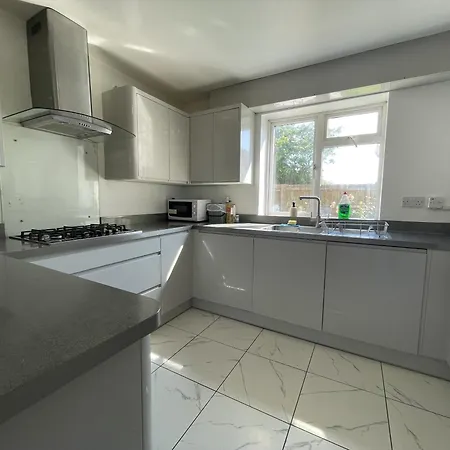 Fabulous Family In Lovely Little Stoke * Bristol