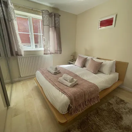 Fabulous Family In Lovely Little Stoke *