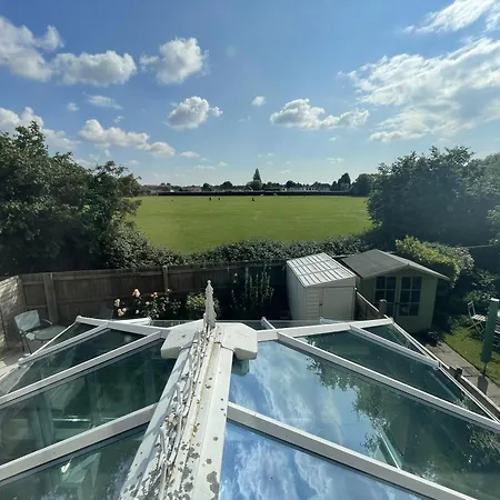 Fabulous Family In Lovely Little Stoke *