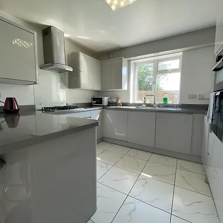 Fabulous Family In Lovely Little Stoke *