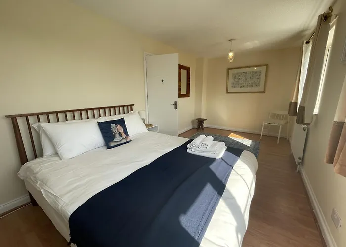 Fabulous Family In Lovely Little Stoke * Bristol