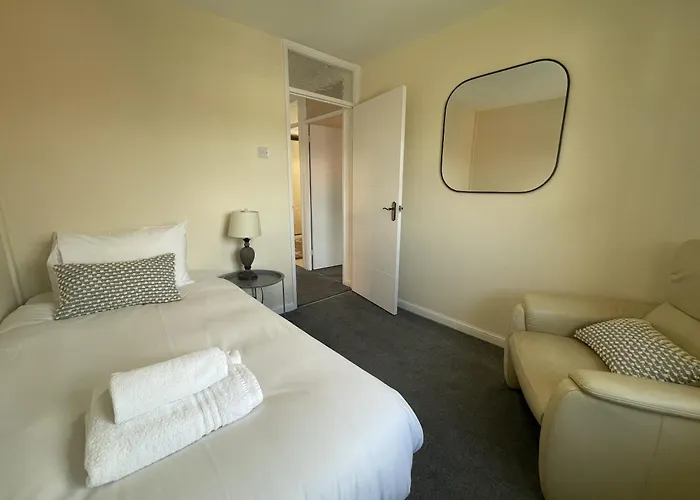 Fabulous Family In Lovely Little Stoke Ferienhaus