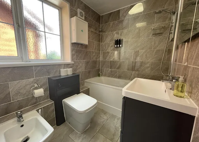 Fabulous Family In Lovely Little Stoke Ferienhaus