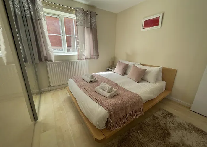 Fabulous Family In Lovely Little Stoke *