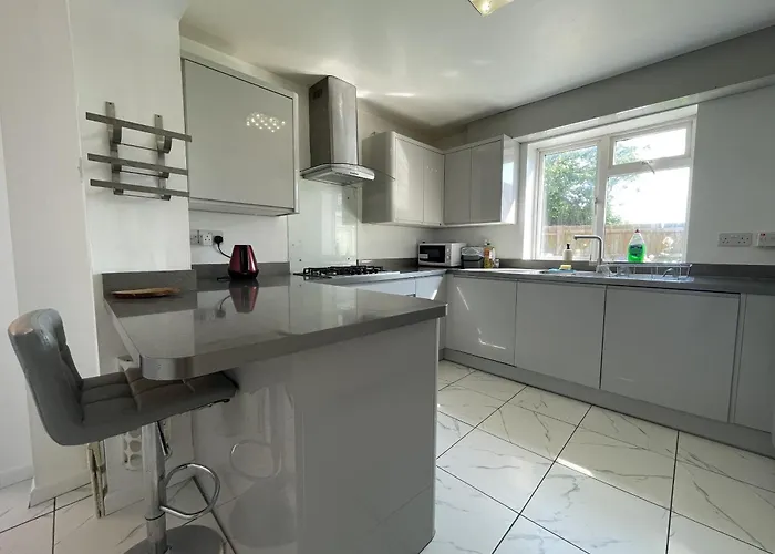 Fabulous Family In Lovely Little Stoke Bristol