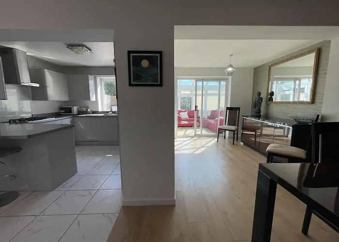 Fabulous Family In Lovely Little Stoke