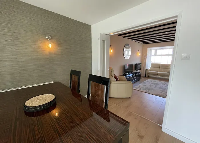 Fabulous Family In Lovely Little Stoke Ferienhaus