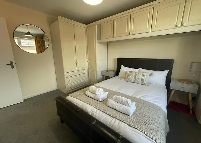 Fabulous Family In Lovely Little Stoke *