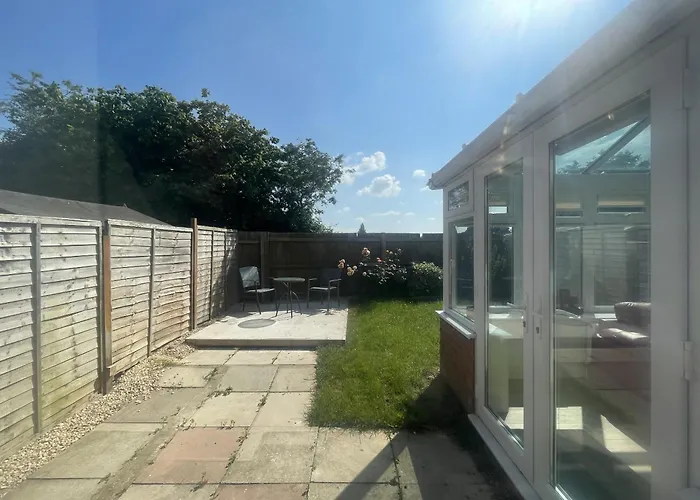 Fabulous Family In Lovely Little Stoke *