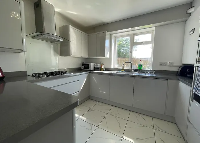 Fabulous Family In Lovely Little Stoke * Bristol